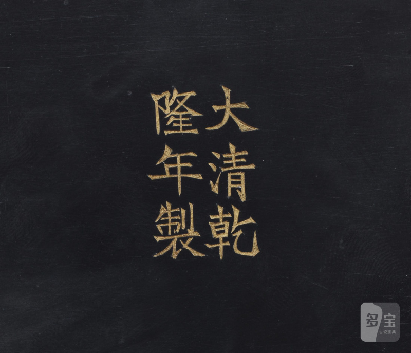 二十世紀 剔紅嬰戲圖筆筒配玉蓋 | A CINNABAR LACQUER BRUSHPOT AND A JADE COVER - 图4